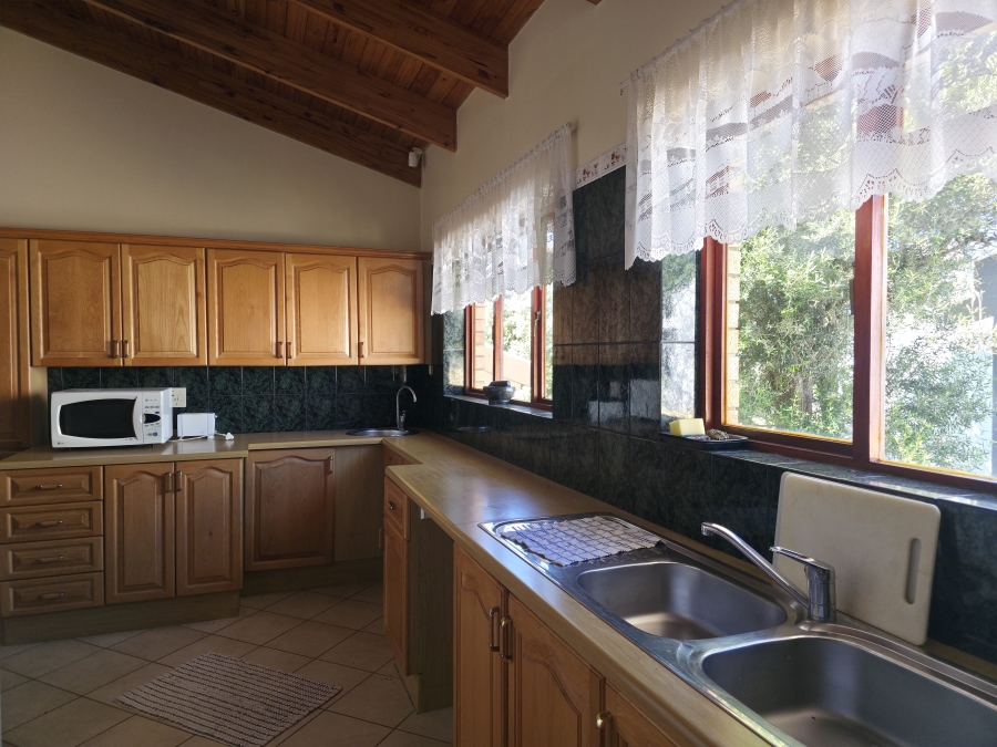9 Bedroom Property for Sale in Noorsekloof Eastern Cape